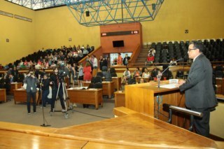 Luis Carlos Barbosa na tribuna da Câmara de vereadores