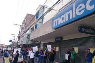 Manifestação na loja Manlec