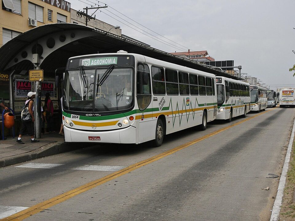 Corredor de ônibus.