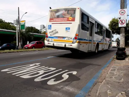 ônibus durante trajeto em Porto Alegre