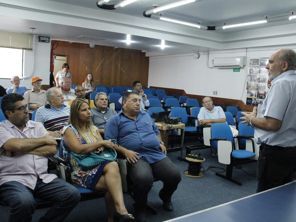 reunião no auditório da Força Sindical RS com o vice-presidente da Força Sindical, Miguel Torres.