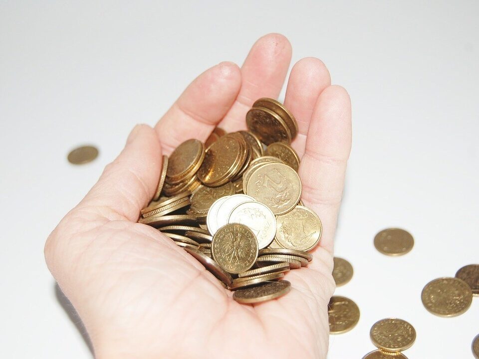 moedas na mão
