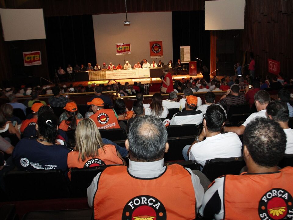 público no seminário estadual sobre financiamento sindical