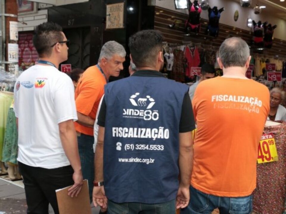 Equipe de fiscalização do Sindec-POA