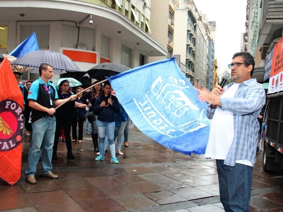 Nilton Neco discursando pra categoria comerciária