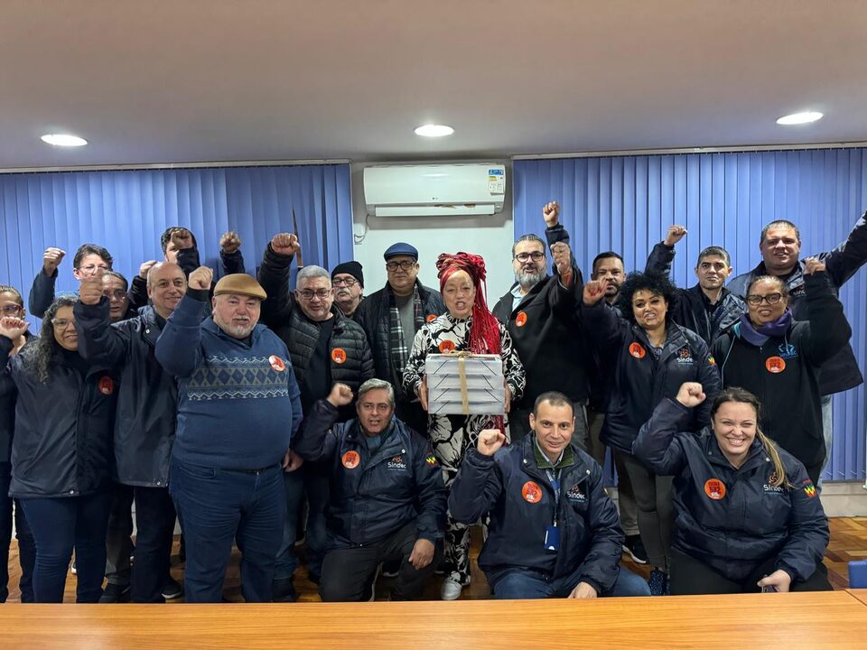 Diretoria e a deputada Daiana Santos