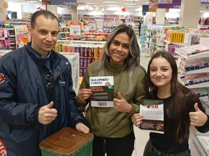 Leandro e duas comerciárias