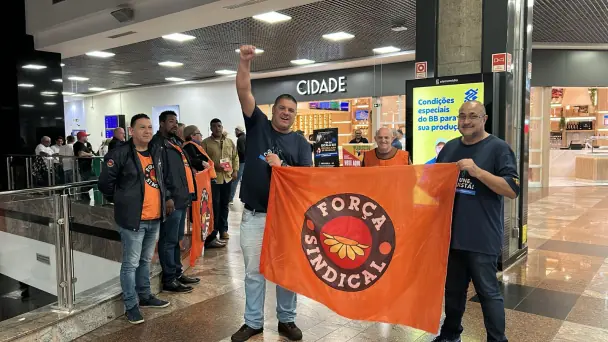 Manifestação da Força Sindical-RS no aeroporto Salgado Filho