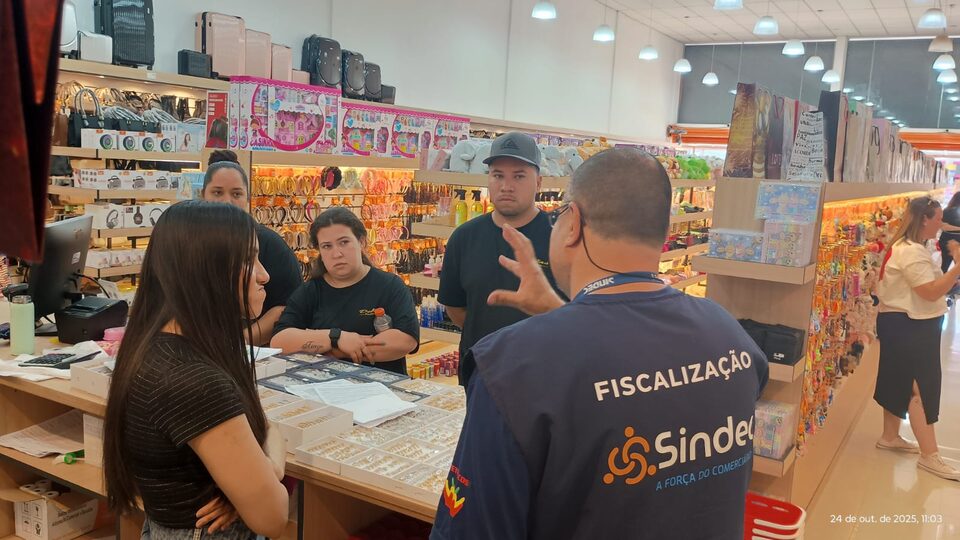 Comerciários(as) da loja Divas Presentes