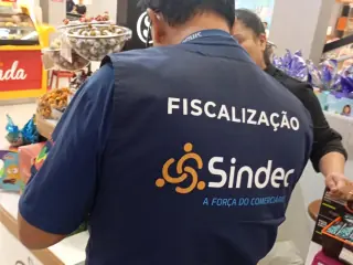 Fiscal do Sindec no supermercado