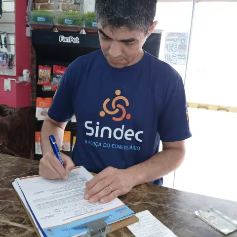 Diretor Ezequias cumprindo o Acordo Coletivo